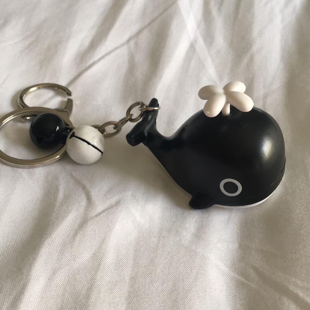 “LAST 2” Black Whale Keychains🐳